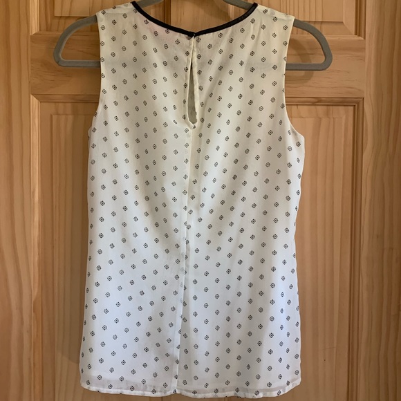 Elle sleeveless sheer blouse with liner - Picture 2 of 7